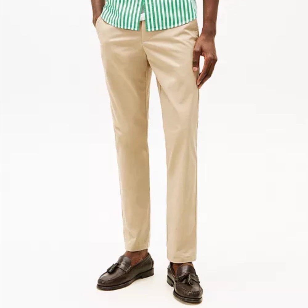 Tommy Hilfiger Men's Flex Khaki Chinos